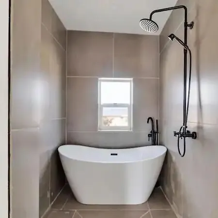 Serene Modern Home Backdoor With Great Wifi, Games, Movies, Patio Seating And Bbq Easy Access To North Joshua Tree National Park In 10 Minutes Twentynine Palms Esterno foto