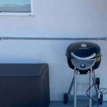 Serene Modern Home Backdoor With Great Wifi, Games, Movies, Patio Seating And Bbq Easy Access To North Joshua Tree National Park In 10 Minutes Twentynine Palms Esterno foto