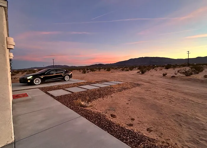 Serene Modern Home Backdoor With Great Wifi, Games, Movies, Patio Seating And Bbq Easy Access To North Joshua Tree National Park In 10 Minutes