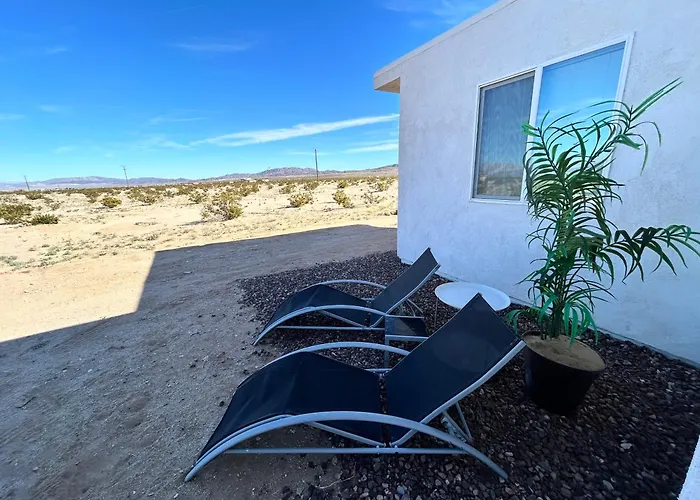 Serene Modern Home Backdoor With Great Wifi, Games, Movies, Patio Seating And Bbq Easy Access To North Joshua Tree National Park In 10 Minutes