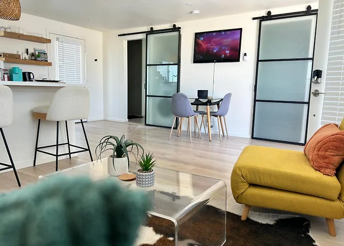 Serene Modern Home Backdoor With Great Wifi, Games, Movies, Patio Seating And Bbq Easy Access To North Joshua Tree National Park In 10 Minutes