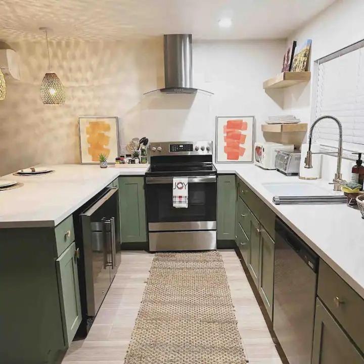 Serene Modern Backdoor With Great Wifi, Games, Movies, Patio Seating And Bbq Easy Access To North Joshua Tree National Park In 10 Minutes Holiday home Twentynine Palms
