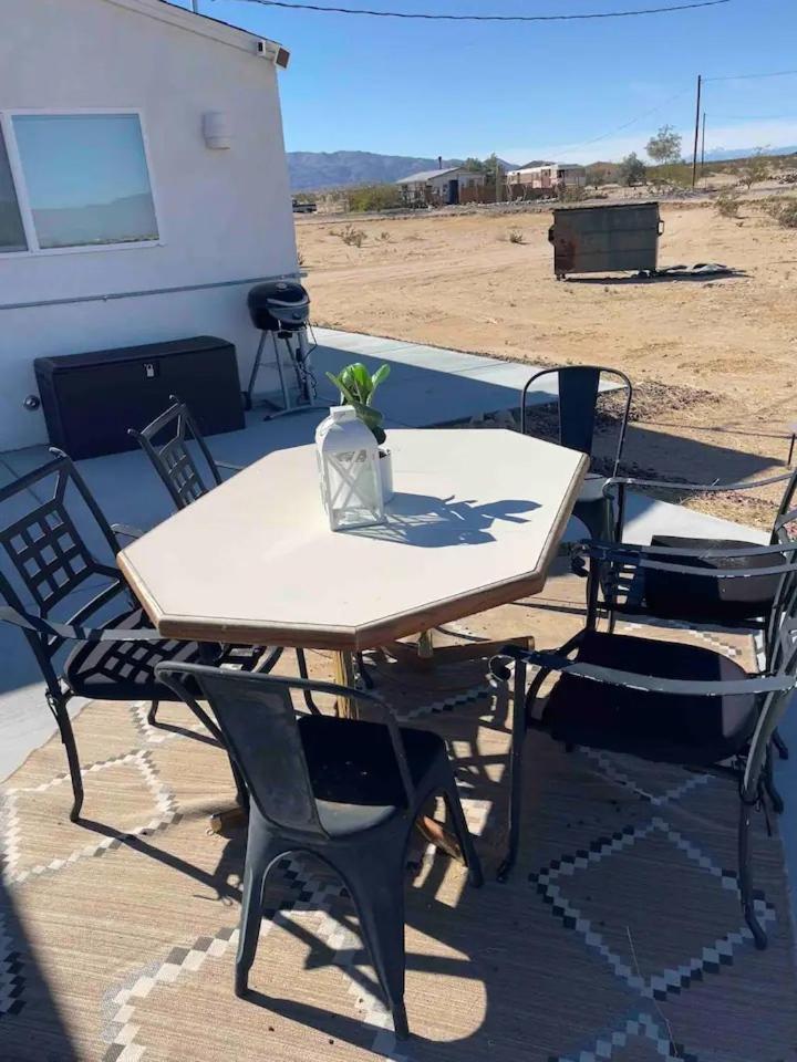 Serene Modern Backdoor With Great Wifi, Games, Movies, Patio Seating And Bbq Easy Access To North Joshua Tree National Park In 10 Minutes * Twentynine Palms
