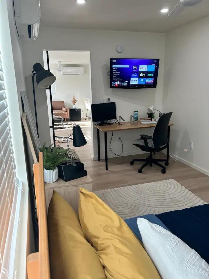 Serene Modern Backdoor With Great Wifi, Games, Movies, Patio Seating And Bbq Easy Access To North Joshua Tree National Park In 10 Minutes Holiday home Twentynine Palms