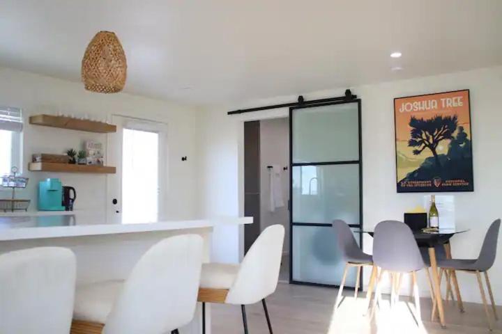 Holiday home Serene Modern Backdoor With Great Wifi, Games, Movies, Patio Seating And Bbq Easy Access To North Joshua Tree National Park In 10 Minutes
