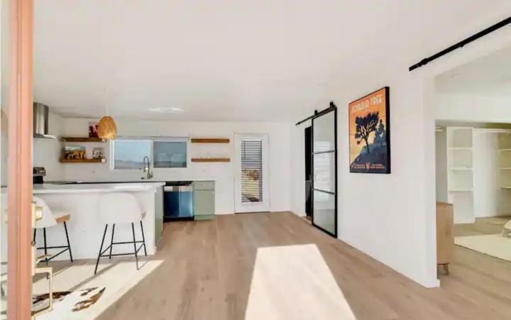Serene Modern Backdoor With Great Wifi, Games, Movies, Patio Seating And Bbq Easy Access To North Joshua Tree National Park In 10 Minutes Holiday home Twentynine Palms
