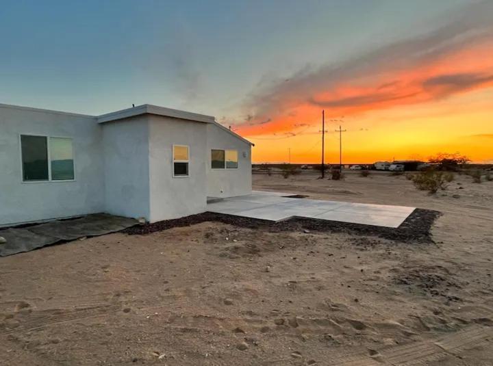 Serene Modern Backdoor With Great Wifi, Games, Movies, Patio Seating And Bbq Easy Access To North Joshua Tree National Park In 10 Minutes Holiday home *