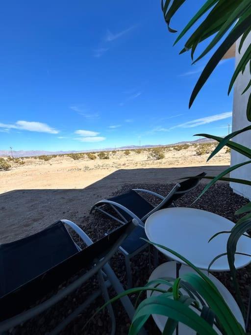 Serene Modern Backdoor With Great Wifi, Games, Movies, Patio Seating And Bbq Easy Access To North Joshua Tree National Park In 10 Minutes Holiday home *