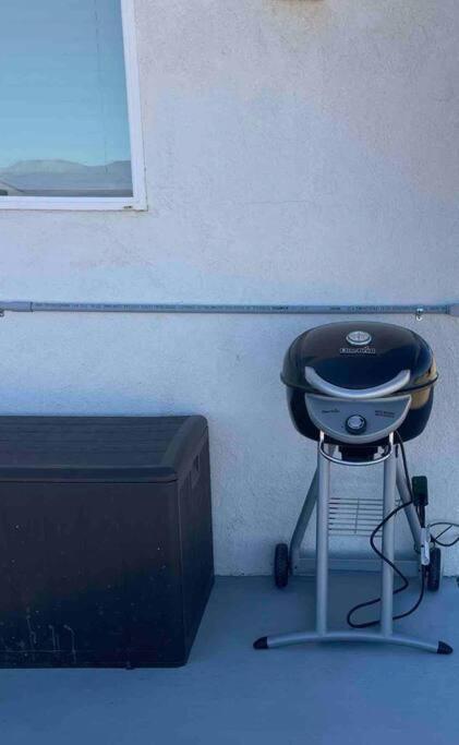 Serene Modern Backdoor With Great Wifi, Games, Movies, Patio Seating And Bbq Easy Access To North Joshua Tree National Park In 10 Minutes * Twentynine Palms