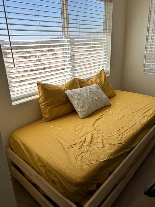 Holiday home Serene Modern Backdoor With Great Wifi, Games, Movies, Patio Seating And Bbq Easy Access To North Joshua Tree National Park In 10 Minutes *