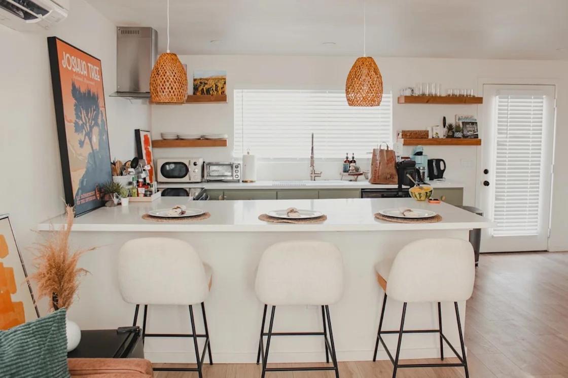 Serene Modern Backdoor With Great Wifi, Games, Movies, Patio Seating And Bbq Easy Access To North Joshua Tree National Park In 10 Minutes *