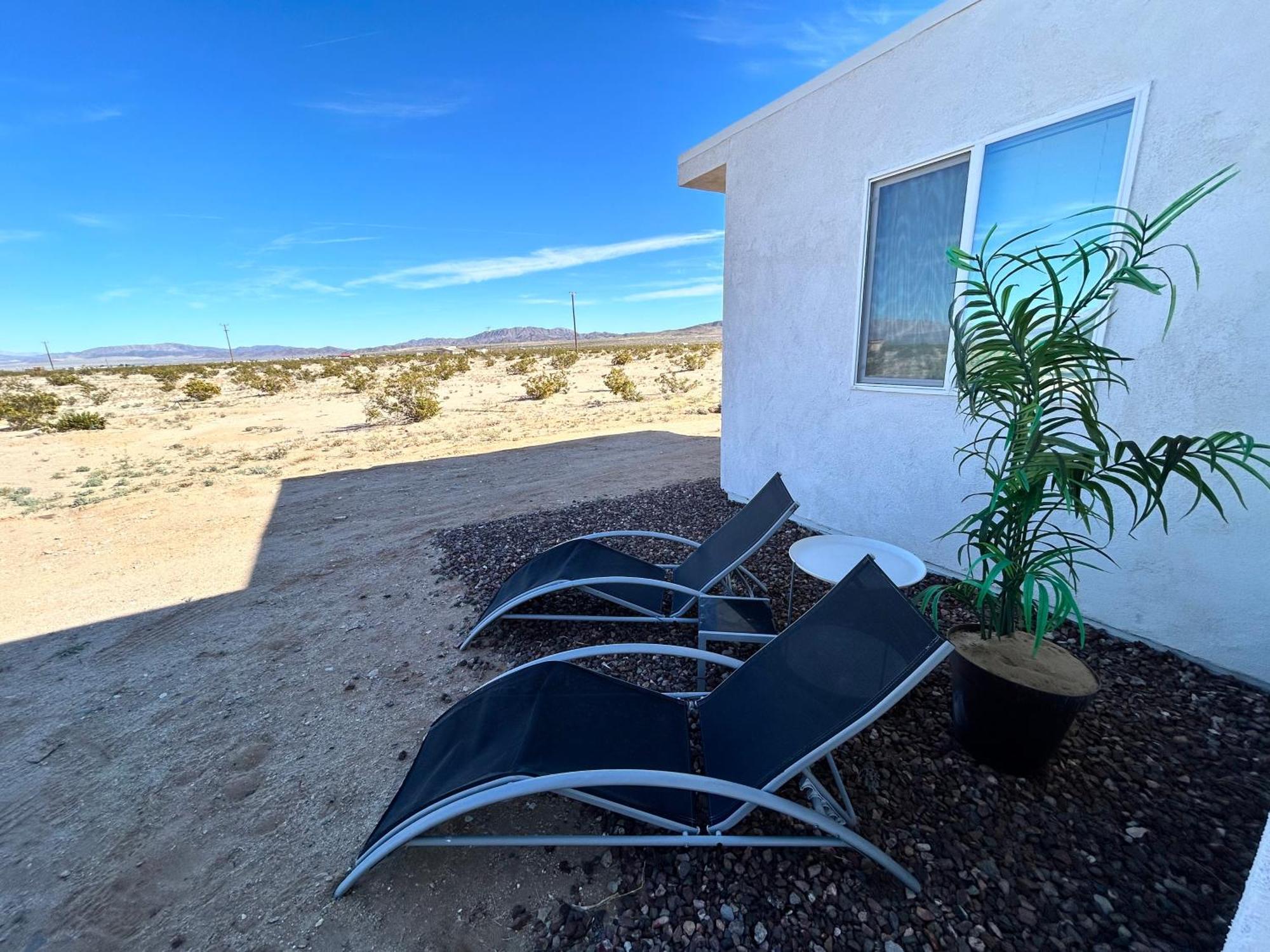 Serene Modern Backdoor With Great Wifi, Games, Movies, Patio Seating And Bbq Easy Access To North Joshua Tree National Park In 10 Minutes Holiday home Twentynine Palms