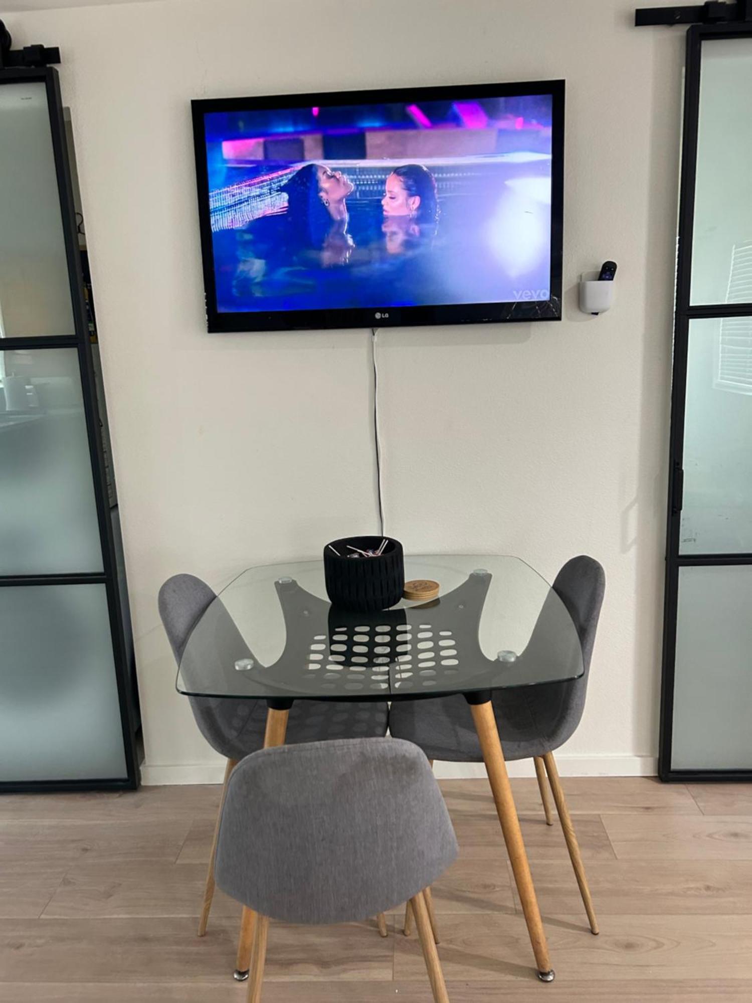 Serene Modern Backdoor With Great Wifi, Games, Movies, Patio Seating And Bbq Easy Access To North Joshua Tree National Park In 10 Minutes Holiday home Twentynine Palms